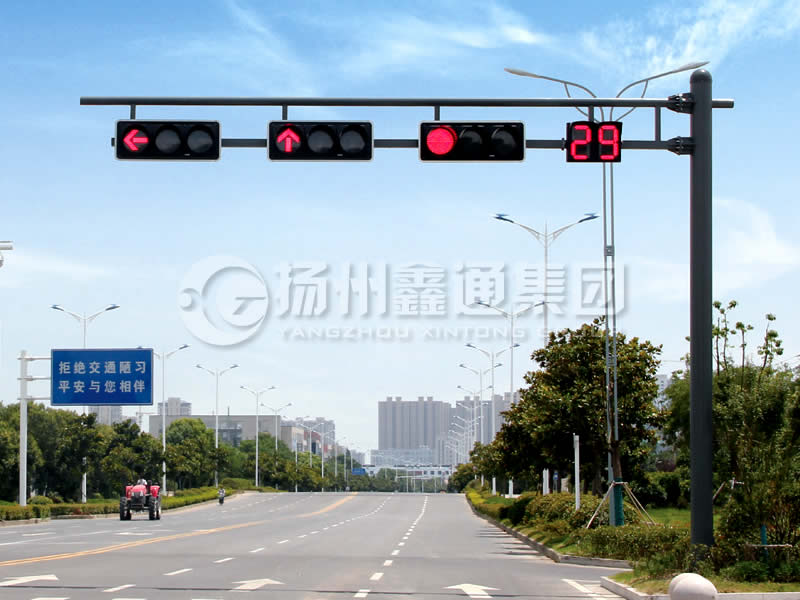 XHDG-002，F(xiàn)型懸臂信號(hào)燈桿