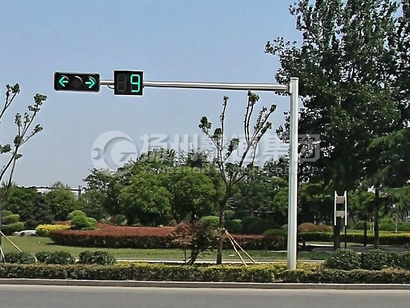 XHDG-035，L型八棱信號燈桿，丁字路口